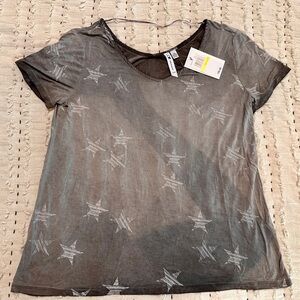 NWT Cable & Gauge Grey Star Print Tee size M, medium SOFT